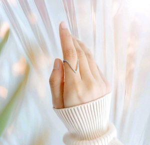 V shape Reversible gold ring