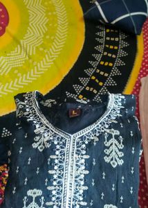 Set of 2 Embroidered Kurtis - Size 32
