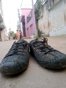 Trekking Shoes best under 200