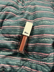 Blur. Lip gloss