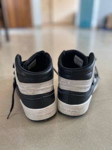Cool Black/White Sneakers