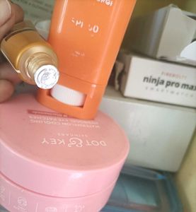 Lakme &amp; Pond&#39;s Sunscreen