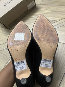 Authentic Clarks Leather Pumps Heel