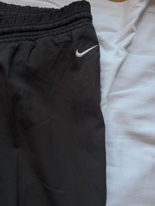 Nike Unisex Track Pant!