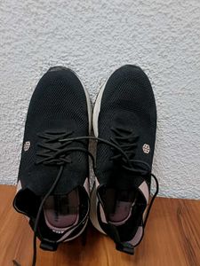 Comfortable Black Sneakers