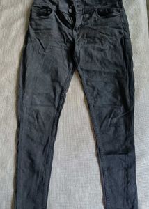 Black High-Waisted streachaby Skinny Jeans