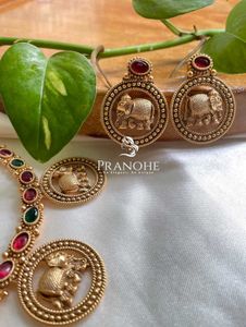 Elegant Necklace Set