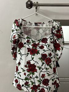 Puff Sleeves Top Sweet Heart Neck❤️