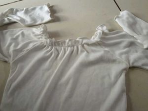 White Long Sleeve off shoulder Crop Top