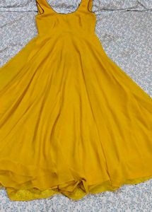 Sleeveless Yellow 💛 Midi Dress