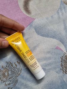 Hilary Rhoda Concealer And Jovees Sunscreen