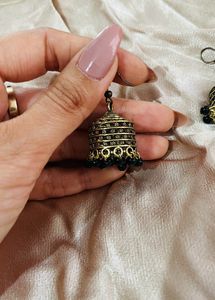 Jhumkis