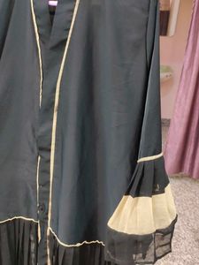 Elegant Black Abaya with Pleated Detail