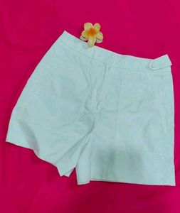 White Casual Shorts✨
