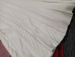 Elegant White Knit Skirt