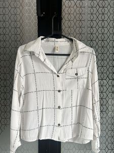 Trendy Paris Print Button-Down