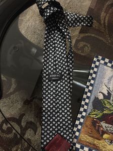 BRAND NEW TIE