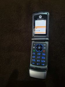 Motorola W370 Flip Phone