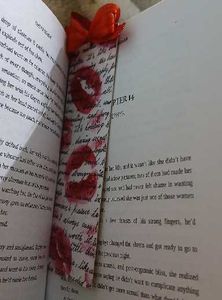 Kiss Bookmark