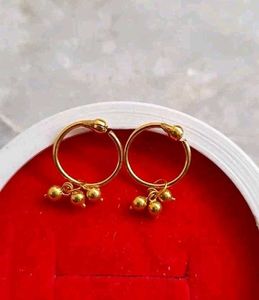 Beautiful New Small Earrings Gold