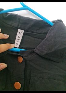 women black cropped shirt