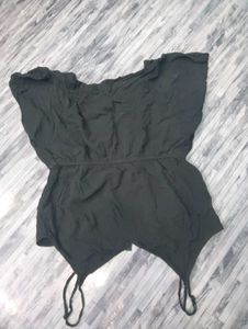 Tank Top Black Girlish Look