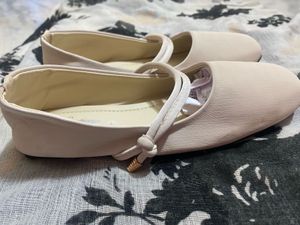 NWT Girls Cream Ballet Flats