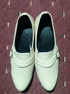 Women Stylish Shoes 🥿