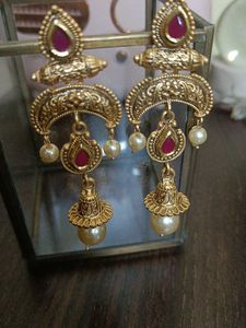 Gold Plated With Pearls Jewellery Set.