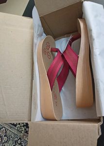 PU-Gold Red Floral Flip Flops - Size 5