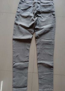 GREY STRETCHABLE WOMENS JEANS