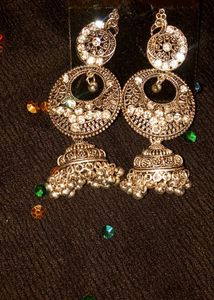 Fashionable Stone Work Metallic Earrings And Stud