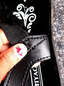 Black &amp; White Slides - Size 7
