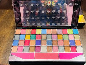 EYESHADOW PALLATE
