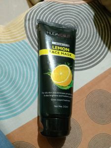 Huda Beauty Lemon Face Mask