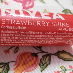 NIVEA Strawberry Shine Lip Balm