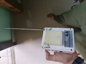 Vintage Portable Radio -{ not working}