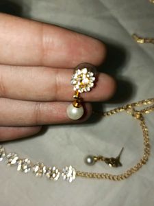 Elegant Gold Tone Necklace and Earring Set