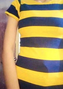 Women&#39;s Round Neck Striped T-shirt