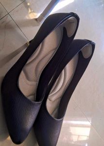 New Black Heels ( Eur 40)