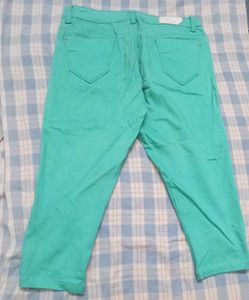 Capri 3/4 Jeans with Stylish Shirt