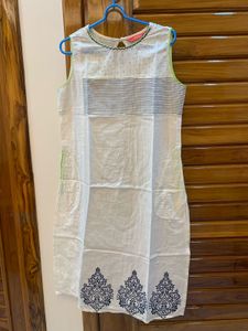 white sleeveless kurti