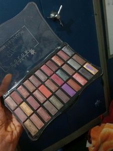 33 Colour Eyeshadow Palette