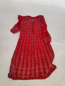 Authentic Lucknowi Chickankari Kurta With Detailed Embroidery