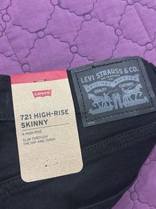 Levi&#39;s Black Skinny Jeans