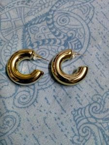 ✨Gold Hoop Earrings✨
