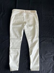 Only Chic Off White Slim Fit Stretchable Jeans