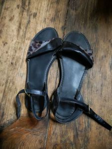✨ CL Flats On Sale!