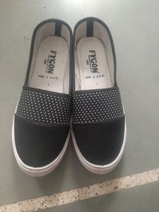 Women Without Less Shoes 7 Number