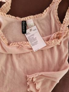 H&amp;M Lace Trimmed Crop Top/ SIZE-M